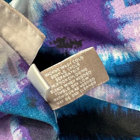 Chico’s SZ 2 (Large) Top Abstract Button-Up 3/4 Sleeves Side Slits Purple Blue - Picture 8 of 8